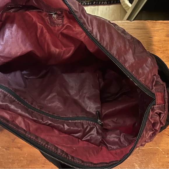 Patagonia Maroon bag ideal for travel 🧳 - Picture 5 of 14